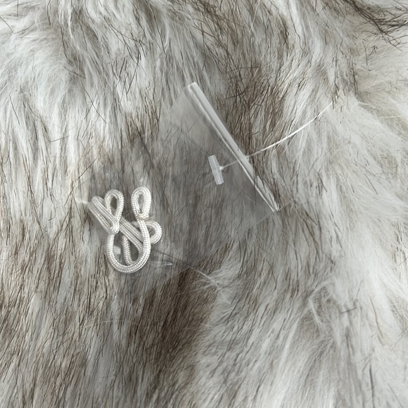 Venus Mid-Length Faux-Fur Coat, Size XL New w/Tag in original packaging - Picture 8 of 12